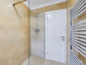 shower room - click for photo gallery